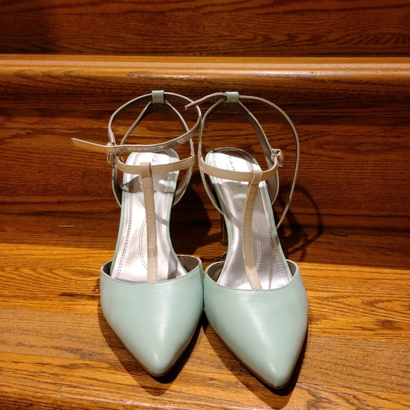 Tahari baby blue gray heels - Picture 2 of 6